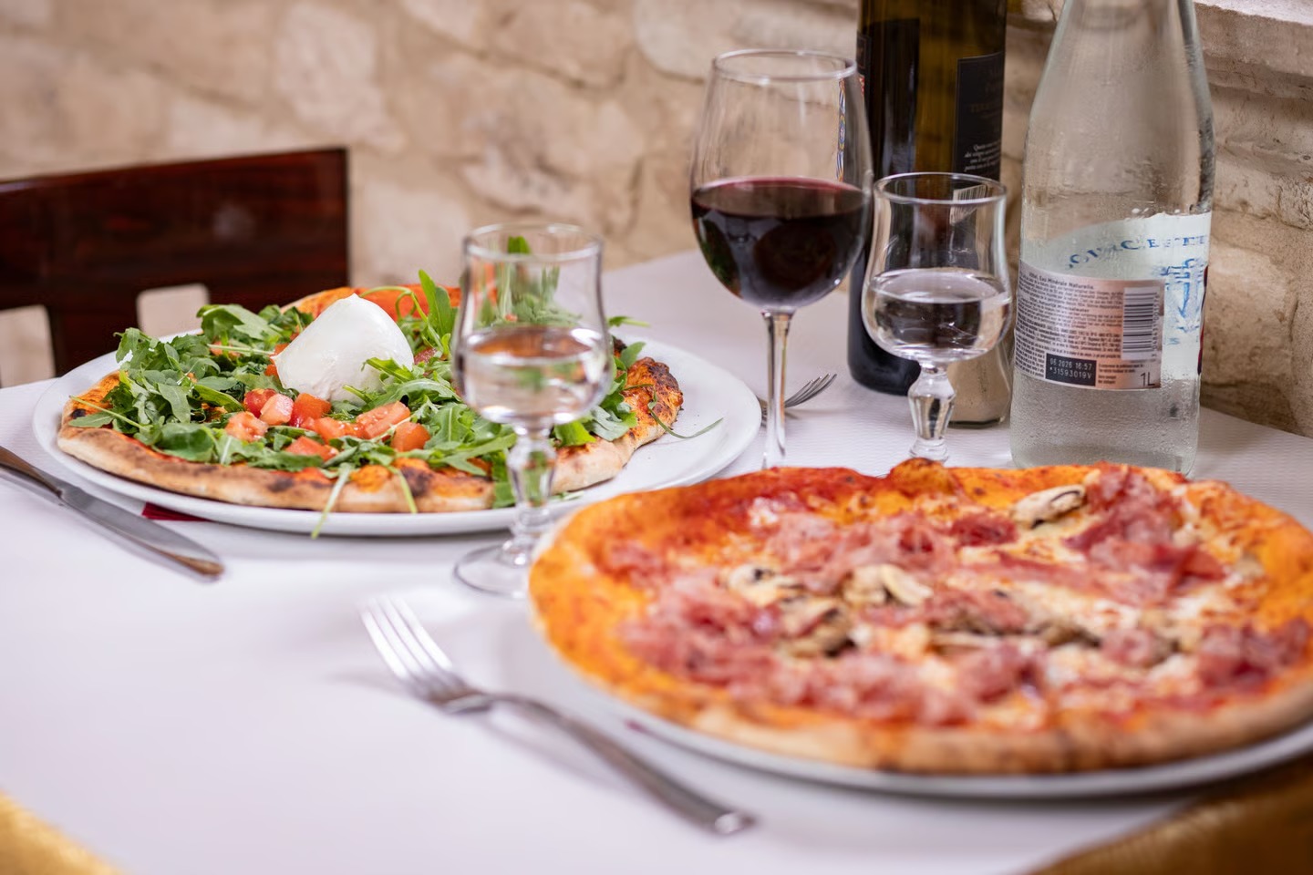 Plats italiens faits maison – entrées, pizzas feu de bois et pâtes au restaurant Luna Rossa